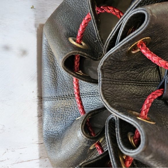 Vintage Burberry’s Black Leather Drawstring Bucket Bag & Burberry Bag Charm Set - Picture 10 of 16